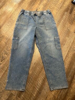 Maurices Women's Straight Leg Jeans in Faded Blue